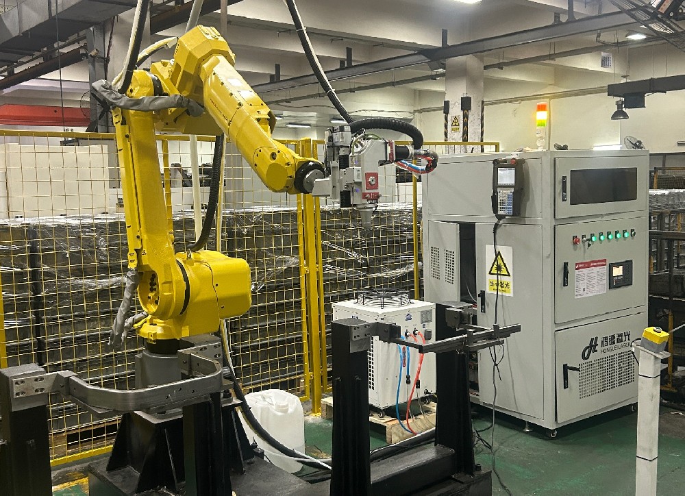 機(jī)器人三維激光切割機(jī)：車輛異形管件加工的高效解決方案