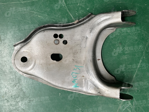 下支臂切孔修邊