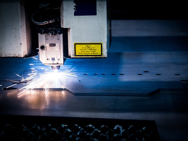 激光切割機保護鏡片有水霧的原因