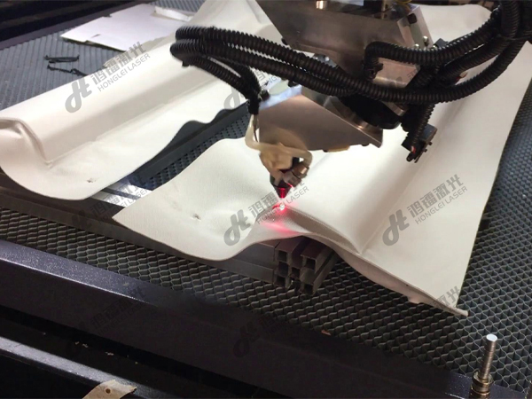 三維五軸汽車內(nèi)飾切割